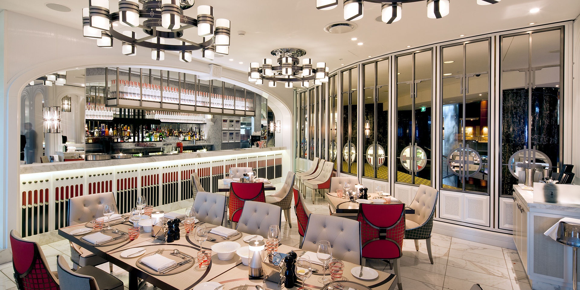 Slim LED strip in application, installed in the Conservatory Brasserie in Melbourne. Primo X2 with an IP68 rating was also IP rated used in the food display which made it possible to submerse the installation inside the ice trough.