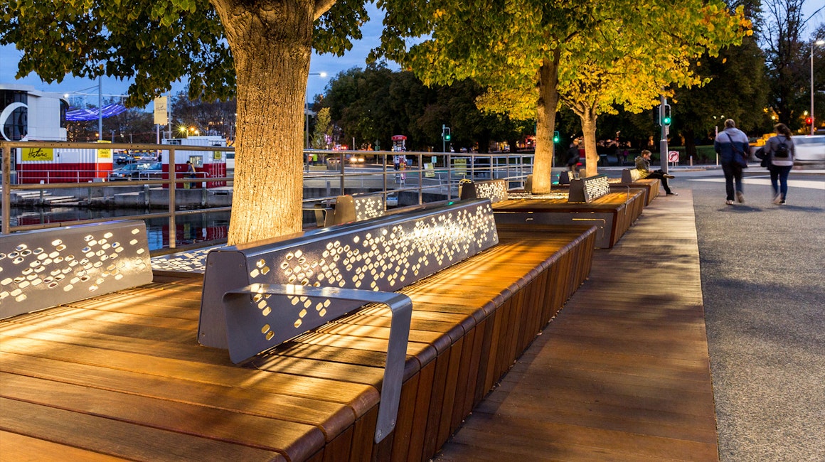 Primo X2 and Maxis UG luminaires were selected to feature light the waterfront seating and urban landscape area.
