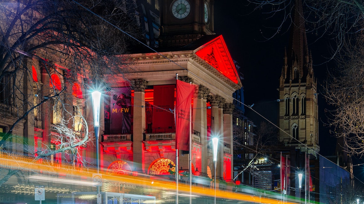 Illuminating the cultural and architectural centrepiece of the city is Coolon's Latitude luminaire. The Melbourne Town Hall is crowned by rich & vibrant colours, accentuating the natural beauty of the building.
