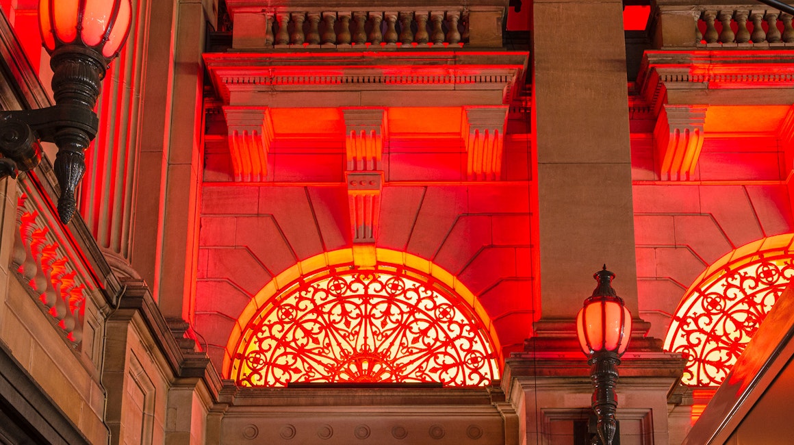 Illuminating the cultural and architectural centrepiece of the city is Coolon's Latitude luminaire. The Melbourne Town Hall is crowned by rich & vibrant colours, accentuating the natural beauty of the building.