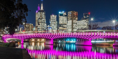 Swan Street Bridge is a vital gateway linking Melbourne's CBD with its sporting precinct. The design utilizes a custom Slim strip in a unique, rich pink colour, integrated into each of the 174 fins jutting out of the structure.
