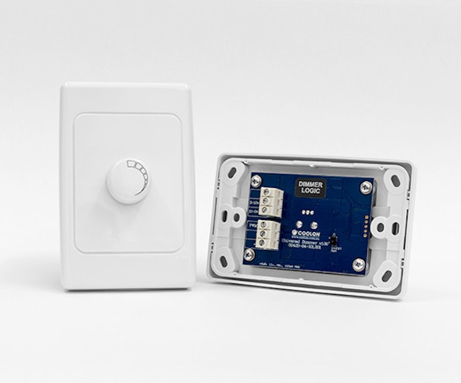 Dimmer Logic is the simplest wall-mount LED controller for architectural applications. Designed to complement our architectural range with smooth dimming in a convenient small package to fit standard electrical faceplates.
