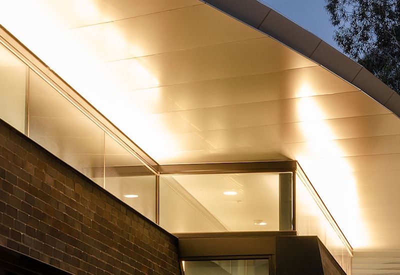 Mira is a high-power recessed linear luminaire, ideal for applications where powerful illumination is required. Lighting can be fully customised with a broad range of optics and colour temperature options.