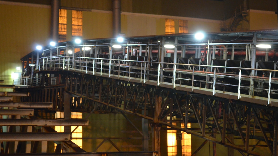 An industrial conveyor on a power plant is lit up with Coolon DLK2s.