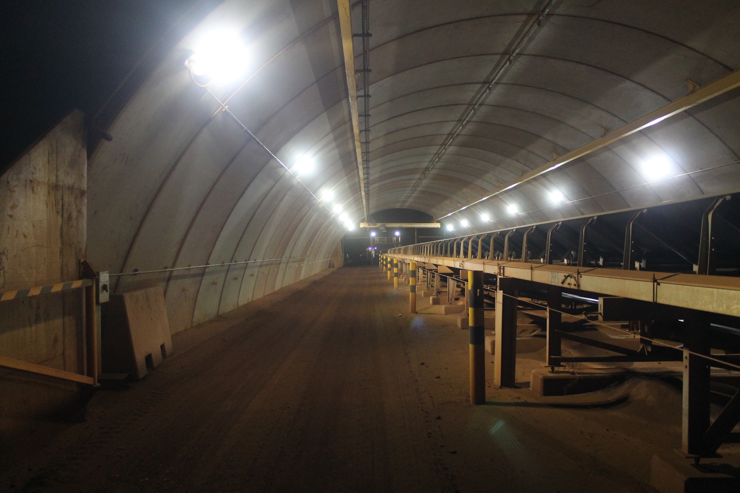 TNR LED Tunnel Ray in application, installed on a conveyor in a tunnel